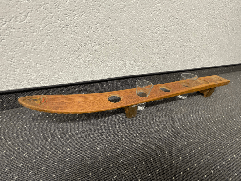 Ski mit Schnapsgläser