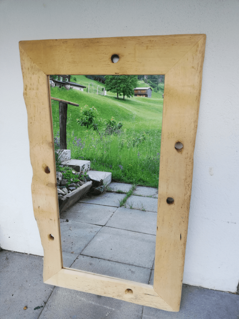 Altholzrahmen mit Spiegel
